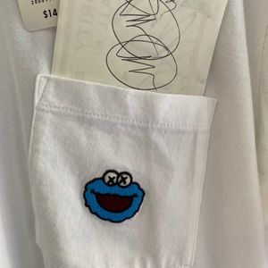 Uniqlo x kaws x Sesame Street sz L whitee dswt